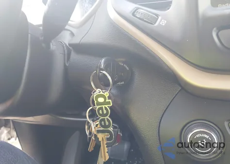 2016 Jeep Cherokee Latitude z USA, uszkodzony, nr VIN 1C4PJMCS7GW155359